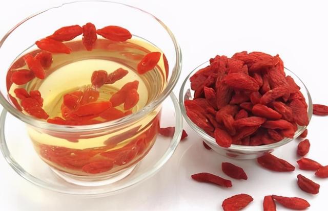 枸杞子有什么功效，每天吃几个枸杞子有什么功效（身体能得到5个好处）