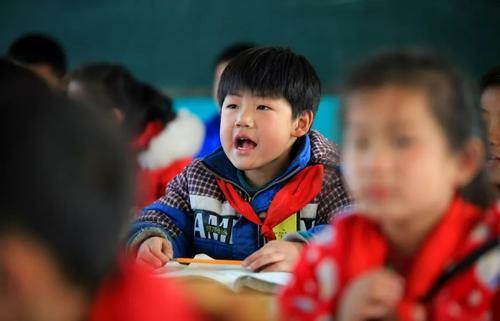 早读的好处有什么，孩子坚持早读的好处（请让“早读”振醒倦怠的心）