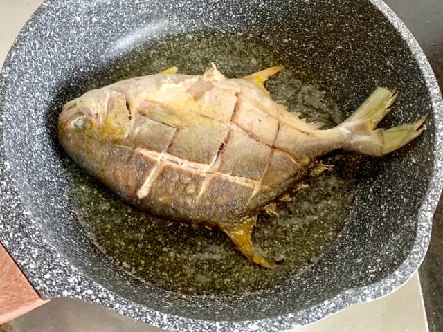 鳊鱼的做法 如何做鳊鱼，鳊鱼的做法（鳊鱼这么做）