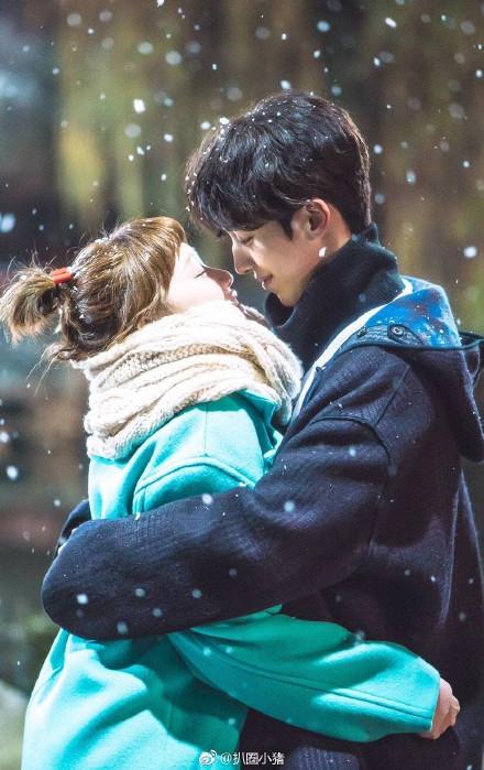 在一起的演员南柱赫,李圣经同为yg的艺人,男方是演员,女方是模特,但