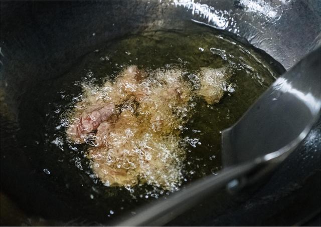 怎样腌制嫩牛肉片，腌制牛肉怎么做才鲜嫩（大厨一招就把牛肉变得又嫩又滑）