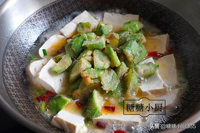 丝瓜炒豆腐怎么做好吃，超好吃的丝瓜炒豆腐做法（却比吃大鱼大肉更下饭）