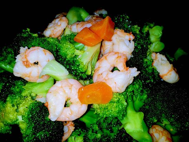 西兰花怎么吃有营养，青西兰花怎么炒好吃（西兰花被称为“蔬菜皇冠”）