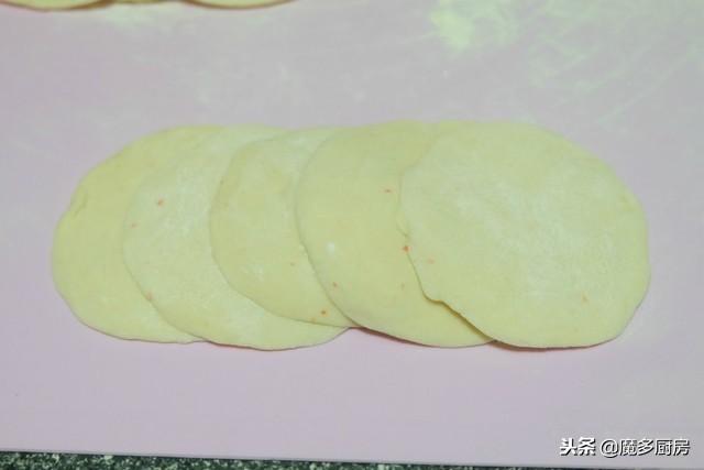 玫瑰花馒头怎么做，怎样做美味的南瓜味的玫瑰馒头（手把手教你做玫瑰花馒头）