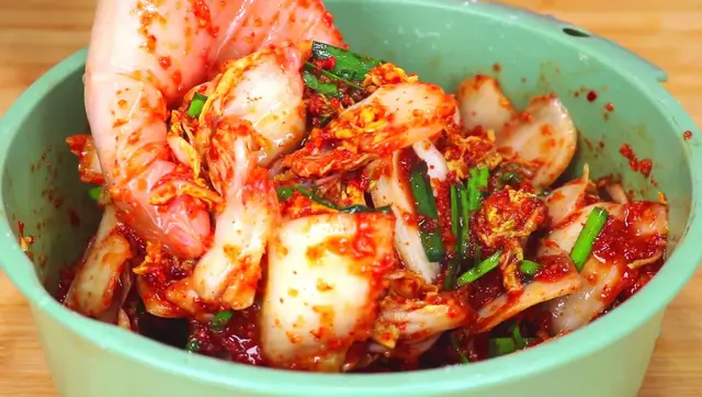 辣白菜的，辣白菜的腌制方法和配料（辣白菜最简单快速做法）