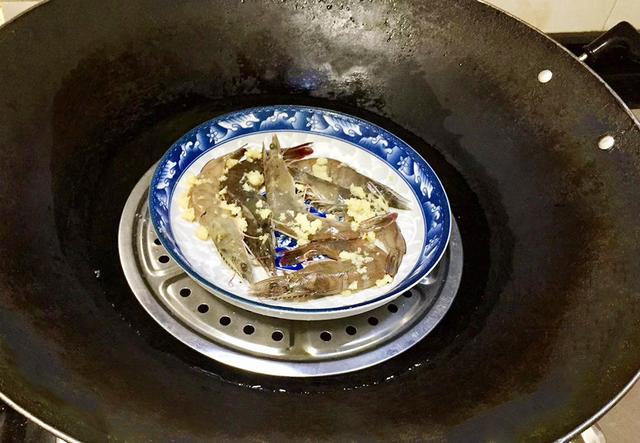 清蒸大虾蘸料怎么调，油焖大虾蘸料怎么调（在家吃出寿司豪华感）