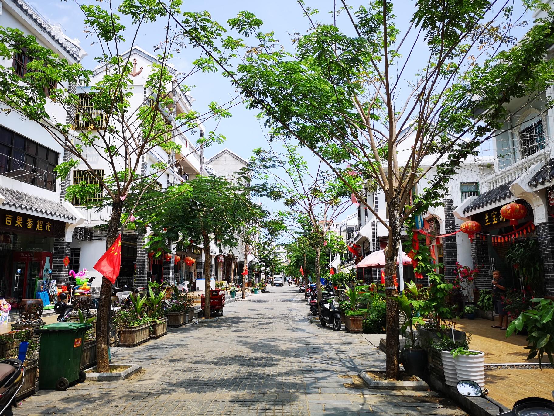 后海村非常适合健硕的年轻人,因为这里是海南第二个冲浪圣地.