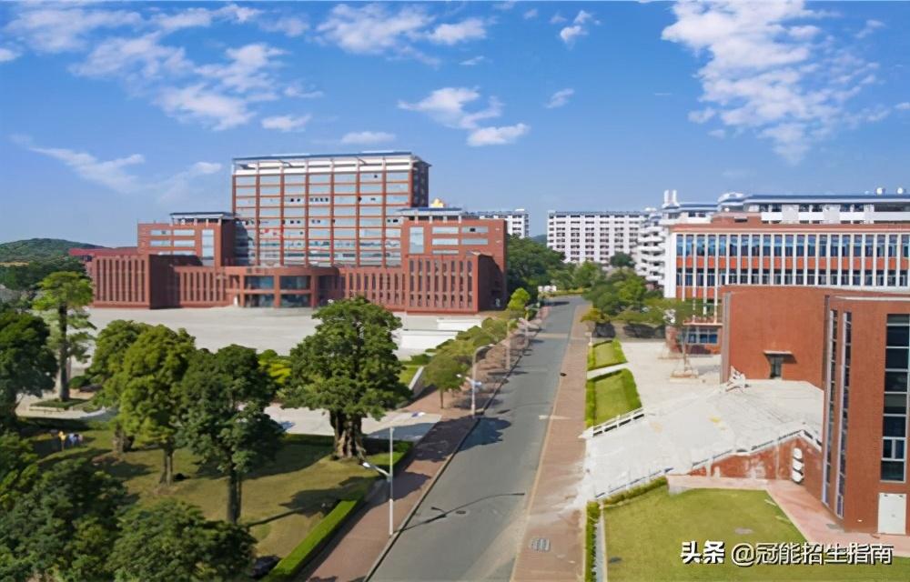 成都哪个航空学校好（初中毕业女生想去成都航空学校报读）