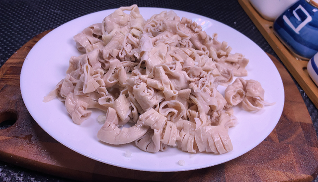 猪大肠的做法大全视频，猪大肠怎么做的最好吃（肥肠怎么洗，才干净无腥臭味）