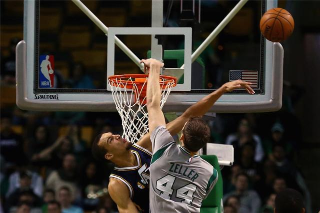 德隆威廉姆斯的后撤步转身上篮是如何完成的，不可以有停顿（康利于爵士的重要性）