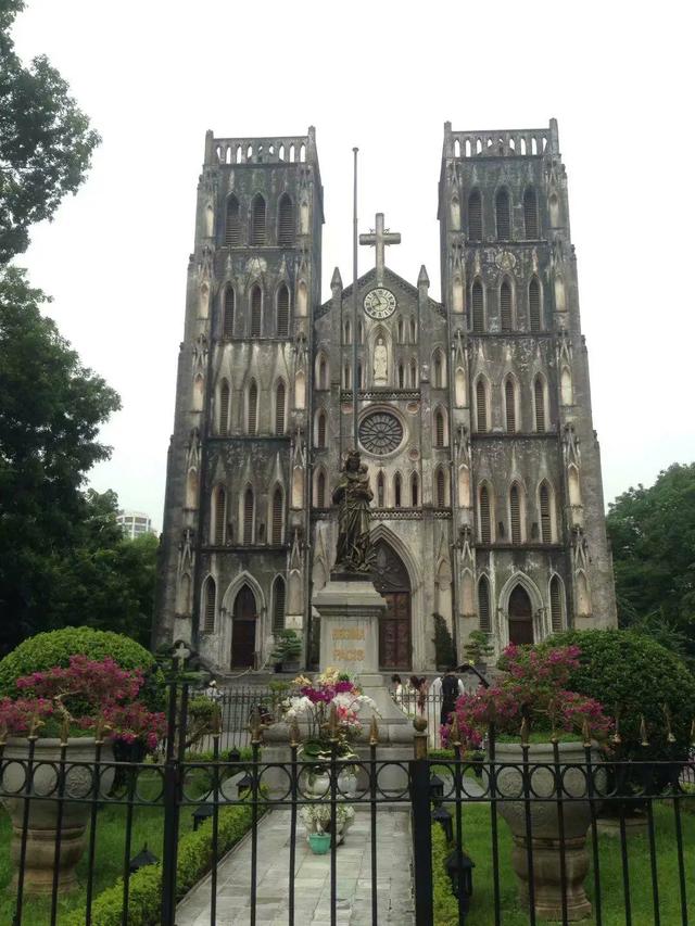 去越南旅游准备转换插头,开往东盟的国际列车——越南三日行 去越南旅游准备转换插头,开往东盟的国际列车——越南三日行