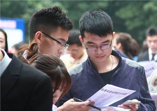 招生办是干什么的(招生办主任有权力录取学生吗)