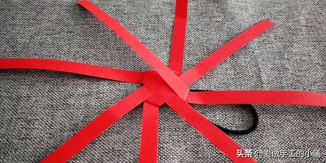 如何用一张纸折纸灯笼，如何用一张纸折纸灯笼视频（用四张纸条做成的折纸灯笼）