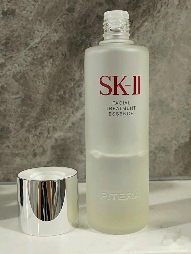 雅诗兰黛红石榴系列，雅诗兰黛红石榴系列适合什么肤质（敏感皮别用粉水）