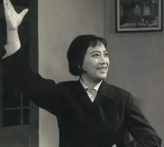 玢怎么读，玢怎么读人名（左大玢：16岁陪毛主席跳舞）