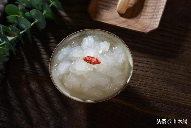 雪蛤和燕窝哪个好，雪蛤和燕窝哪个滋补效果好（它的营养价值比燕窝还高）
