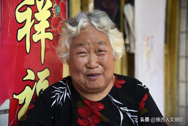 如何手工缝制香包，如何手工缝制香包视频（12块布头缝制传统香包）