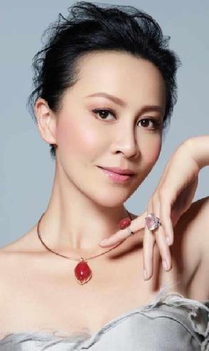 向周星驰讨7000万不成，突嫁65岁富三代，她可不是拜金女