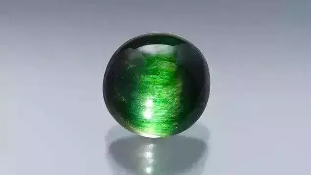 怎么判断是玉还是石头，河边石头怎么分辨玉石（如何鉴别一块石头：是不是玉）