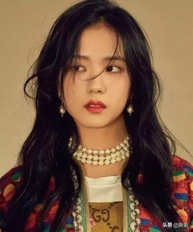 李夏怡 rose音译，卡其色李夏怡rose音译（队友和她合照就像公开处刑）