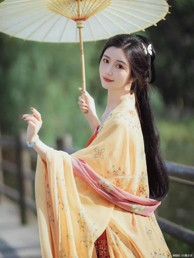 笑靥如花什么意思,笑靥如花怎么读(20位美女的笑脸就是答案)