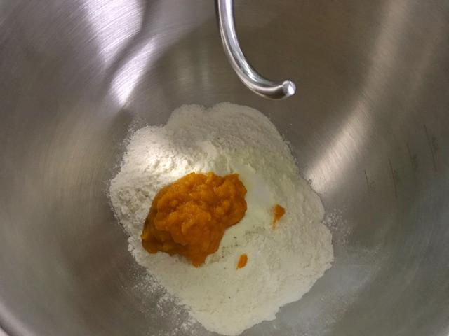 学做面包制作配方，做面包的方法和步骤（在家做面包就这么简单）