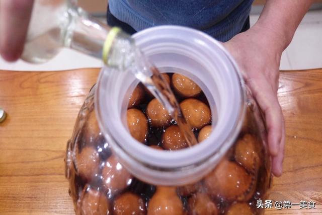 做咸鸭蛋可不可以用鸡蛋做，鸡蛋可以做咸鸭蛋的做法（老辈人常用的水盐比例）