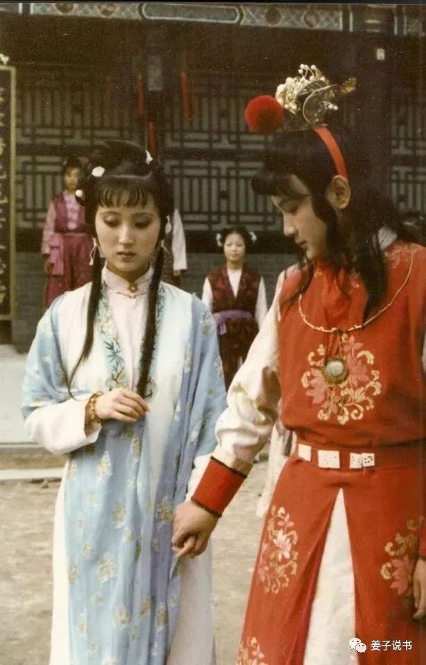 我与春风皆过客你携秋水揽星河什么意思，我与春风皆过客（君携秋水揽星河的出处考及赏析）