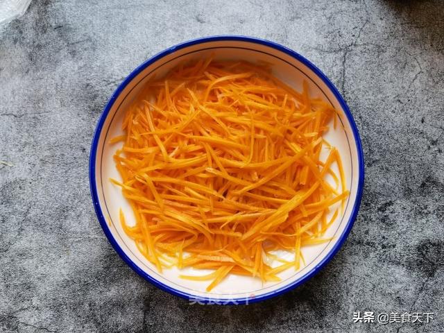胡萝卜切丝怎么切，胡罗卜怎么炒好吃（看看别人家胡萝卜的做法）