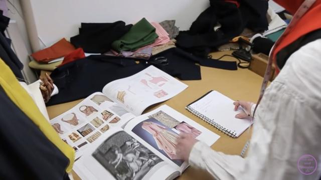 Zack什么意思，证件类型不符什么意思（？英国鲜肉小哥只穿200年前衣服上街）