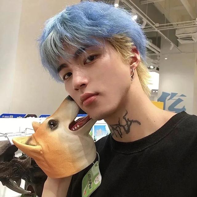 男头。忘掉种过的花，微信头像，男头。忘掉种过的花，重新开始。（“其实我不太懂喜欢）