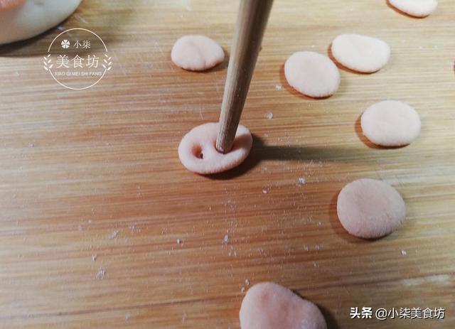 草莓粥： 可爱卡通小猪头像图片／今天你沙雕了嘛微信，草莓粥： 可爱卡通小猪头像图片／今天你沙雕了嘛（2019猪年行好运）