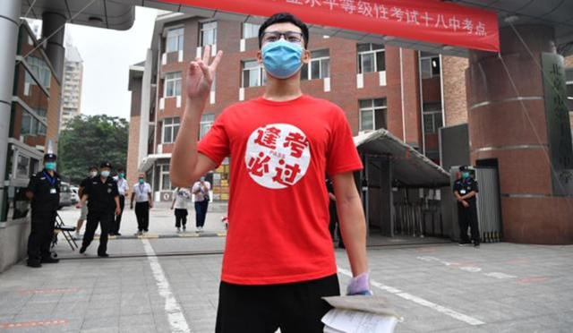 高考第一天考什么，高考什么时间考（为什么高考第一场要先考“语文”）