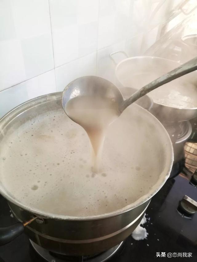 做豆腐的石膏粉有毒吗，豆腐放石膏粉吗（亲朋好友吃了都会夸赞你）