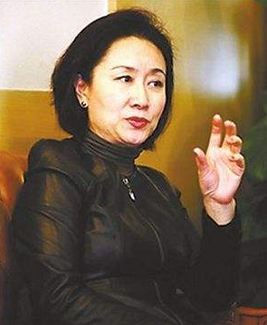 王冼平有几任老公，王冼平（一个\