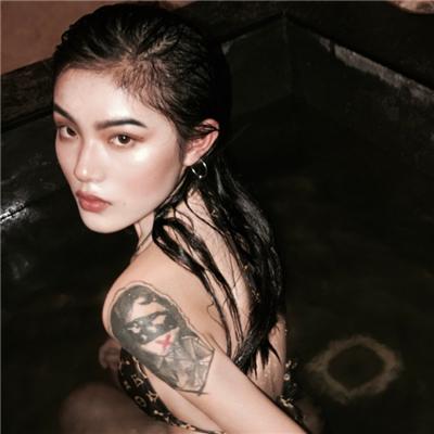 女生头像 霸气 高冷，高冷霸气女生头像（性感霸气美女头像高冷微信头像）