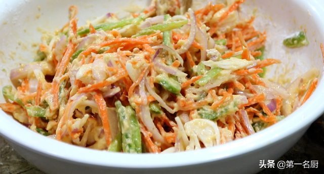 蔬菜饼的家常做法，家常早餐蔬菜饼的做法（这种蔬菜饼十分钟搞定）