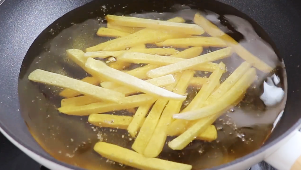 圖片[5]-【炸薯條】做法步驟圖 金黃酥脆 一次做一大盆不夠吃-起舞食譜網