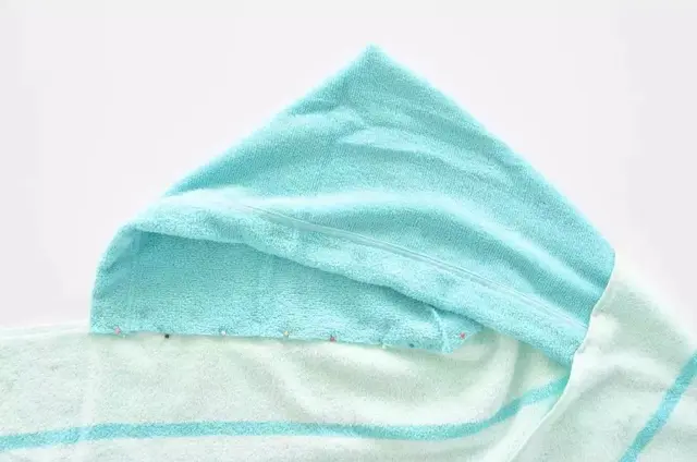 毛巾帽子折叠方法，毛巾折浴帽的简单叠法（教你巧变改造实用的连帽浴袍）
