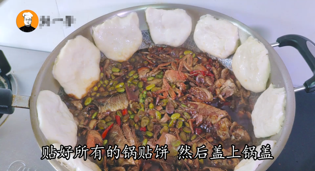 红烧杂鱼的做法，红烧杂鱼图片大全（再配上松软的锅贴饼子）