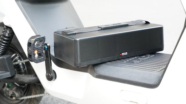 摇摆二轮滑板怎么玩，两轮滑板怎么玩（两千元档也能拥有全能选手）