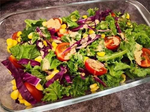 减脂餐蔬菜沙拉的食物有哪些，减脂餐蔬菜沙拉有什么菜（适合减肥的10款沙拉）