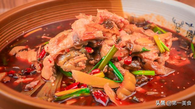 鱼肉火锅的做法，鱼肉火锅怎么做好吃又简单（厨师长分享火锅鱼的做法和技巧）