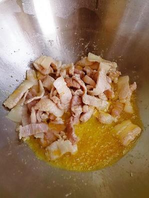 干锅茶树菇的正宗做法，干锅茶树菇就美美的上桌啦