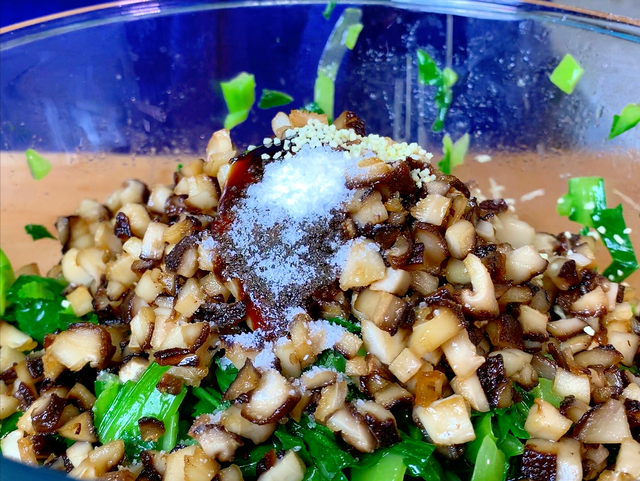 鲜香菇怎么做好吃，怎样做香菇酱才好吃（分享香菇最好吃的6种做法）