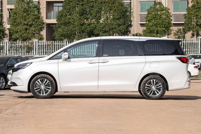 别克gl8有四驱车型吗，别克GL8哪一款是四驱（我终于知道它为什么能稳坐MPV市场第一了）