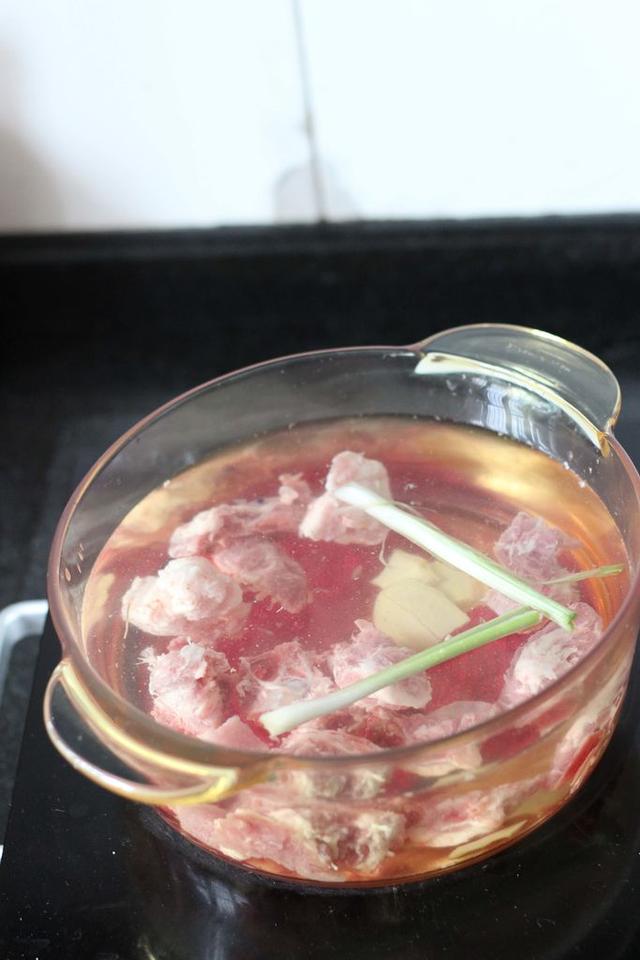 火锅清汤锅怎么配制，揭秘火锅店的奶白浓汤锅底