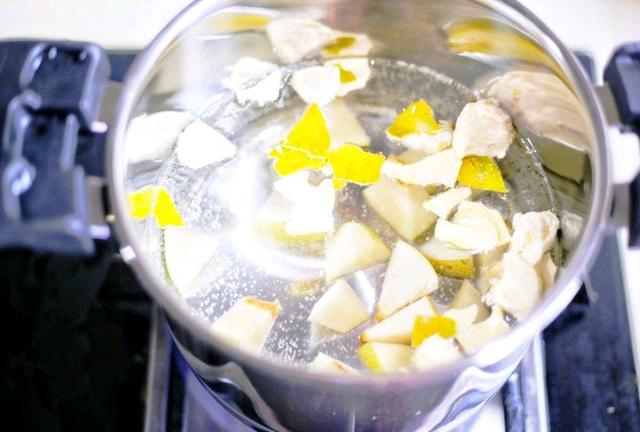 银耳和罗汉果红枣梨能一起煮吗，季节交替多喝罗汉果雪梨汤