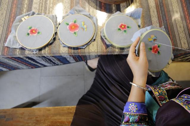 广西苗族概述，广西省主要的少数民族是（在融水，寻找苗族人的工艺之魂）