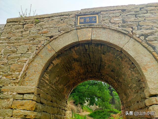 秦皇古道在哪呢，秦皇古道的简介（一座因唐僧晾经而得名的山岭）